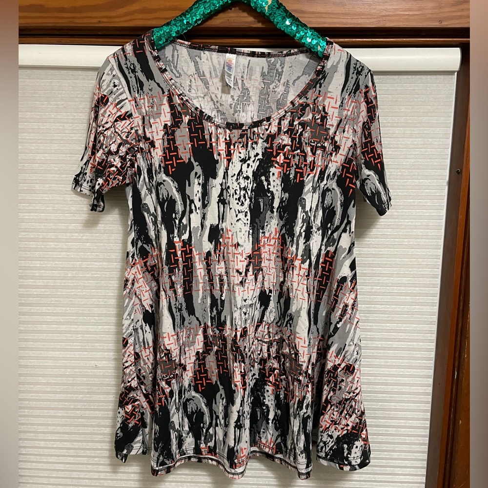 Lularoe perfect tee Xxs black & white tie dye whimsy goth